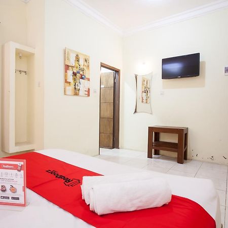 Reddoorz Near Marvel City Mall Wonocolo Exterior foto