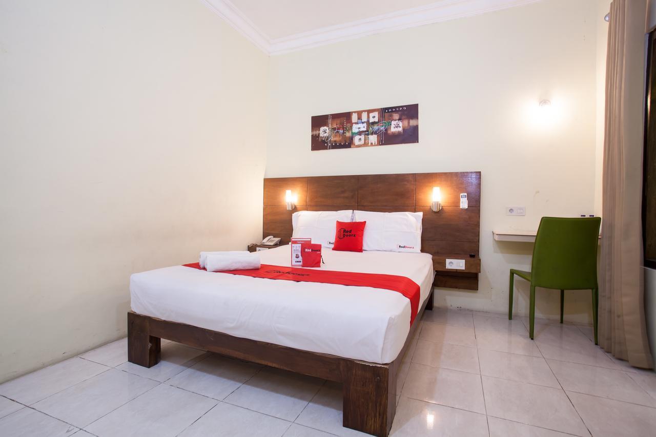 Reddoorz Near Marvel City Mall Wonocolo Exterior foto