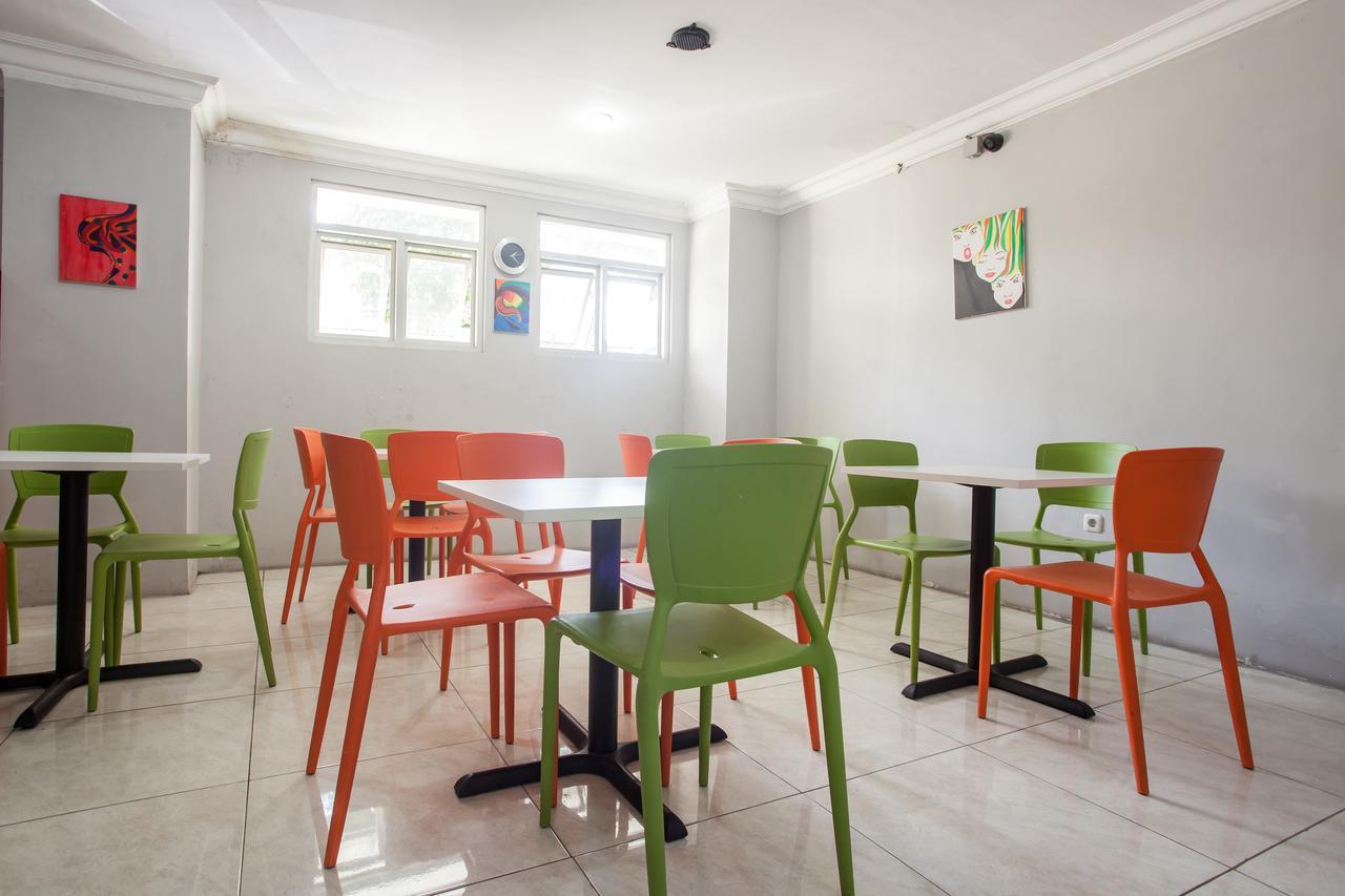Reddoorz Near Marvel City Mall Wonocolo Exterior foto