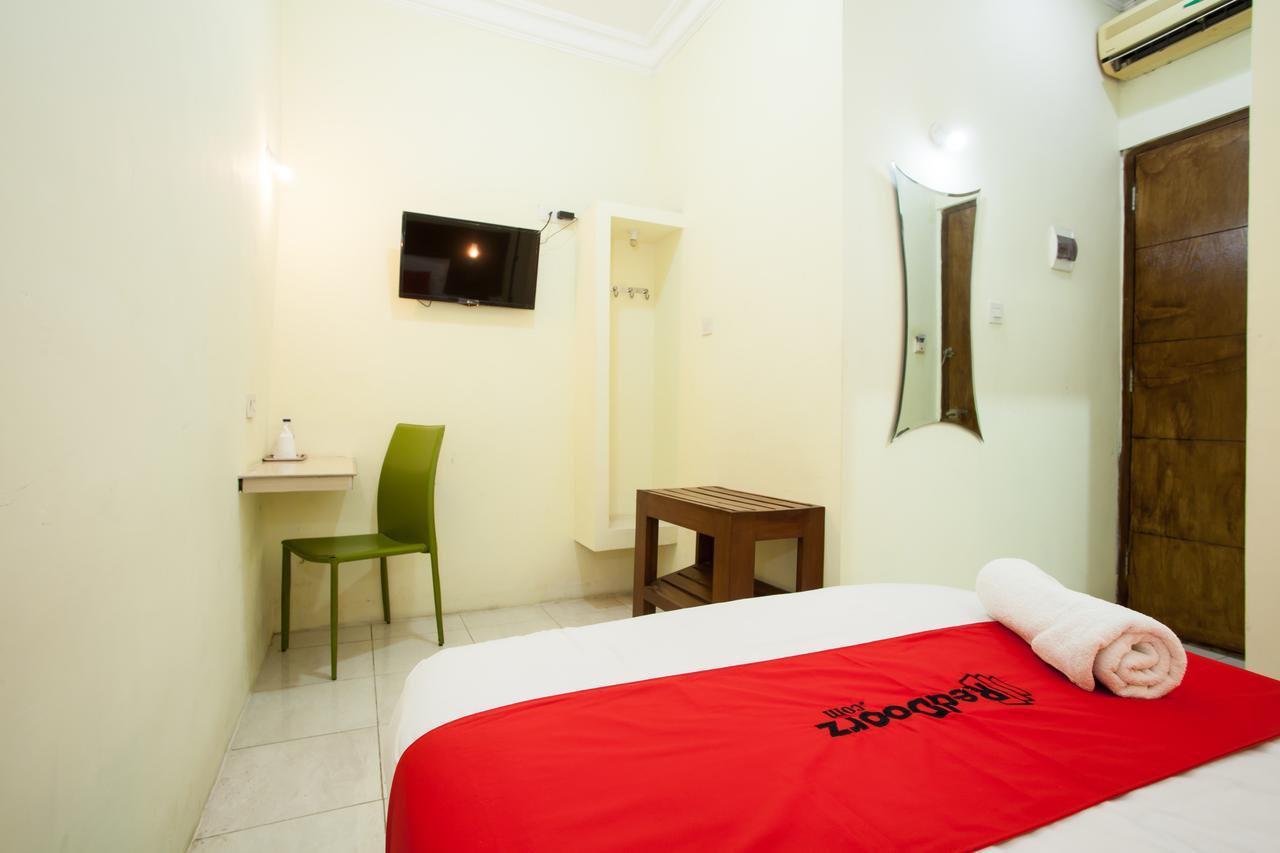 Reddoorz Near Marvel City Mall Wonocolo Exterior foto