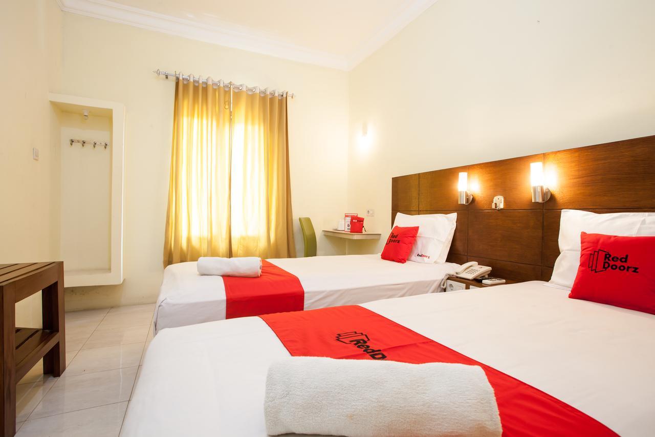 Reddoorz Near Marvel City Mall Wonocolo Exterior foto