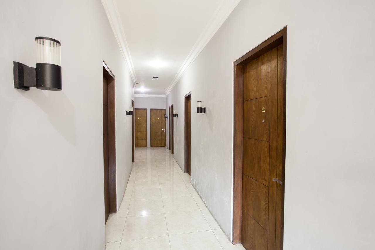Reddoorz Near Marvel City Mall Wonocolo Exterior foto
