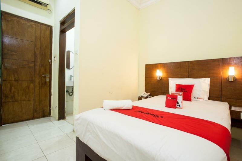 Reddoorz Near Marvel City Mall Wonocolo Exterior foto